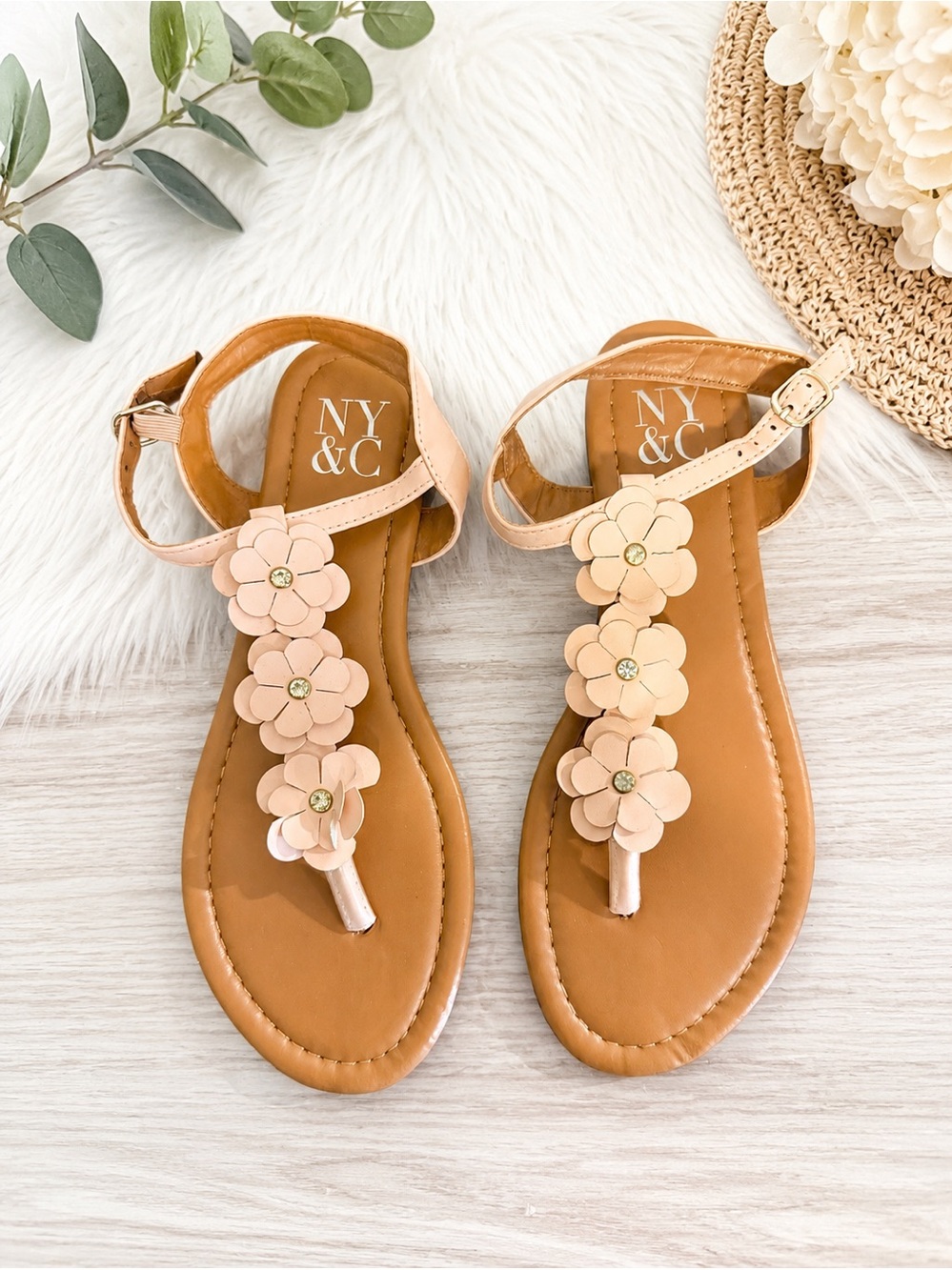 🌸 New York & Company Floral T-Strap Sandals Size 7 | Blush Pink Flats NWOT